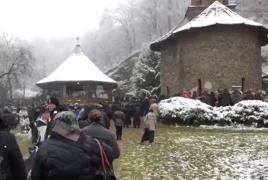 Zi de pelerinaj şi rugăciuni la Mănăstirea Prislop, la 28 de ani de la moartea părintelui Arsenie Boca