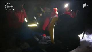Misiune contracronometru pentru recuperarea a zeci turişti rămaşi blocaţi în Munţii Bucegi! (VIDEO)