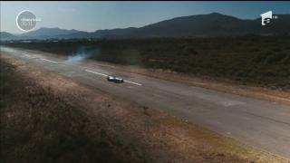 Cursă inedită pe pista unui aerodrom din Africa de Sud! O maşină s-a întrecut cu un ghepard (VIDEO)