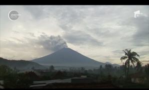 Alertă maximă la Bali! Aeroportul de pe insulă rămâne închis din cauza norilor de fum şi cenuşă ai vulcanului Agung (VIDEO)