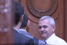 Încă un scandal în Parlament, unde opoziţia a protestat la uşa biroului şefului Camerei Deputaţilor