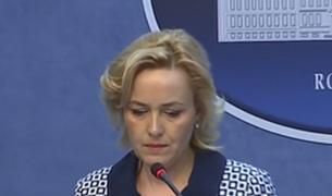 Ministrul de Interne, Carmen Dan, ascultată în propria casă. Poliţia face anchetă ca să afle cine a pus microfonul în casa demnitarului