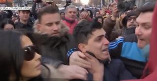 Soţul Oanei Zăvoranu şi tânărul care acuză că l-a lovit iubitul vedetei, la poliţie. Amândoi au depus plângeri (Video)