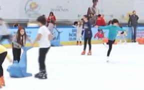 Minivacanţa de 1 Decembrie, la mall. Majoritatea centrelor comerciale sunt deschise (Video)