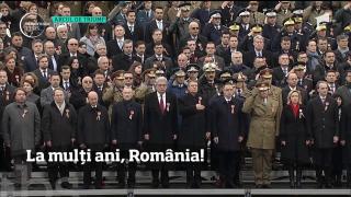 Mii de oameni au participat la parada militară de la Arcul de Triumf din Capitală