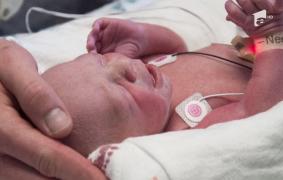 Premieră uriaşă în Statele Unite. A venit pe lume primul bebeluş din uter transplantat! (Video)