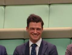 Un politician din Australia şi-a cerut partenerul gay în căsătorie, chiar în prezenţa premierului!