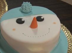 Pregătiri pentru masa de Crăciun. Cozonacul ajunge şi la 40 de lei, iar tortul se vinde cu 60 de lei pe kilogram