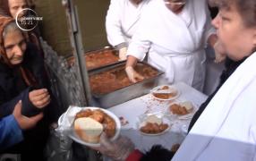 Sfântul Nicolae, patronul spiritual al Brăilei. Aproape 5.000 de sarmale au fost împărțite credincioșilor