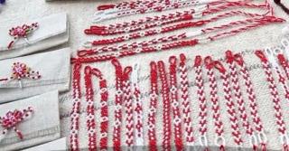 Şnurul alb cu roşu al Mărţişorului românesc ar putea deveni simbol internaţional