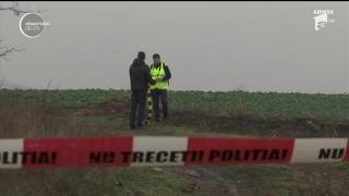 O femeie a fost găsită fără suflare, cu mai multe răni pe corp şi legată cu un cearşaf, pe marginea unui drum dintr-un sat din Suceava