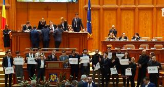 Circ și jigniri în Parlamentul României, transmis în direct pe Internet. Scandalul a pornit de la Legile Justiţiei