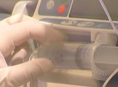 Părinţii fetiţei de 10 ani din Iaşi, bolnavă de cancer sunt obligaţi de judectori să-i continue tratamentul micuţei