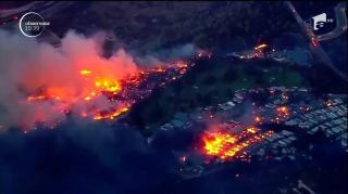 Pericol major în Los Angeles, din cauza incendiilor de vegetaţie. Vilele vedetelor, în pericol