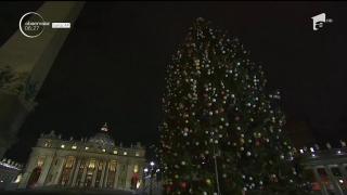 Vaticanul şi întreaga Italie se pregătesc de sărbători. Cel mai mare brad din lume a fost inaugurat în provincia Perugia