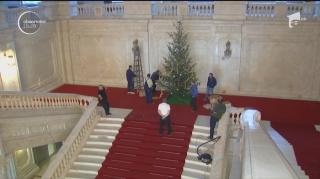 De sărbători, Parlamentul se umple cu brazi de Crăciun