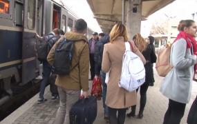 Biletele pentru trenurile care merg la munte se ieftinesc şi cu peste 50% (Video)