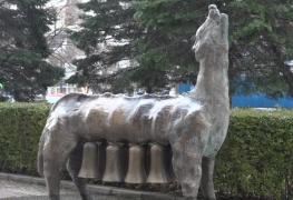 Artă neînţeleasă în centrul Devei. Reacţii surprinzătoare ale trecătorilor