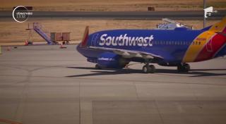 Scene şocante la bordul unui avion. O femeie a fost imobilizată până când aeronova a ajuns la sol (Video)