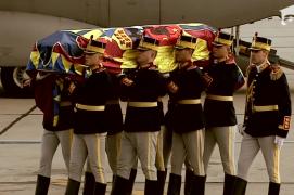 Clopotele din toată ţara au bătut pentru Regele Mihai. Ultimul drum spre Sinaia al Majestăţii Sale (Video)