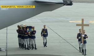 Funeraliile Regelui Mihai. Momentul sosirii sicriului cu trupul neînsufleţit al ultimului suveran al României (Video)