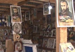 Un maghiar a înregistrat brandul "Arsenie Boca" şi somează inclusiv Episcopia Devei şi Hunedoarei să plătească drepturi pentru folosirea imaginii şi numelui părintelui