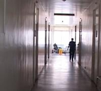 Control de la minister la Maternitatea de la Târgu-Jiu. Nou-născuţii erau apăraţi de frig cu prosoape puse în geam (Video)