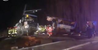 Copii uciși într-un accident teribil în Franța. Patru elevi au murit după ce un tren a spulberat un microbuz şcolar