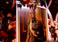 Mii de români au făcut noapte albă pentru a-şi putea lua rămas-bun de la Regele Mihai