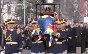 Moment emoţionant la înmormântarea Regelui României: mulţimea aplaudă şi îi scandează numele