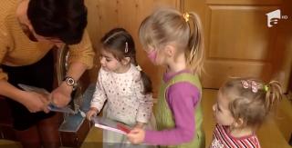 Zeci de copii din Ialomiţa au fost vizitaţi de ajutoarele Moşului, alături de Fundaţia Dan Voiculescu şi partenerii săi