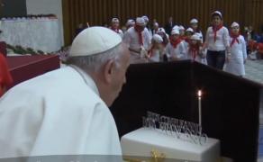 Papa Francisc a împlinit 81 de ani. Cadourile inedite primite de Suveranul Pontif (Video)