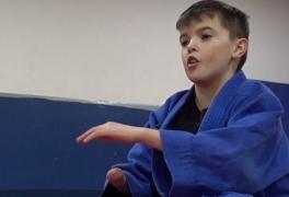 Un altfel de cadou de Crăciun. Un băieţel din Marea Britanie va primi o mână bionică