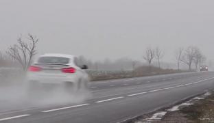 Peste o sută de bucăţi de parazăpezi de pe marginea E85, furate de hoţi la scurt timp după ce au fost instalate