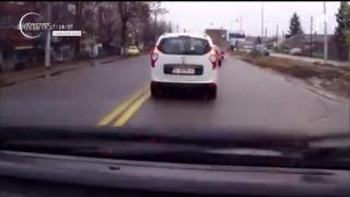 Imagini incredibile pe şosea. Un şofer din Iaşi a fost la un pas să provoace o tragedie. Poliţia îl caută