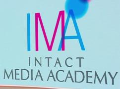 Emoţii mari pentru tinerii de la Intact Media Academy. Absolvenţii şi-au dat examenul final