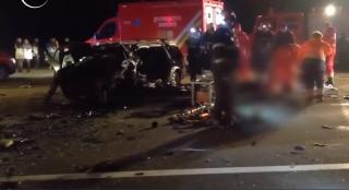 Impact devastator pe DN1: Un şofer care a intrat într-o depăşire ar fi provocat carnagiul cu 2 morţi şi 10 răniţi din Bihor (Video)