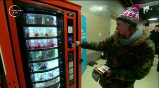 Automat pentru oamenii străzii din Marea Britanie. Persoanele fără adăpost primesc gratuit tot ce au nevoie (Video)