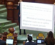 Circ la Senat. Deputaţii USR au sunat la 112 pentru că n-au fost lăsaţi să intre la şedinţa din plen (Video)