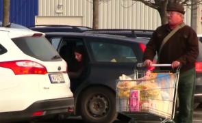 Mii de români îşi fac cumpărăturile de Crăciun din ţările vecine. Dar e la fel de ieftin ca anii trecuţi?