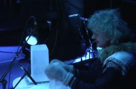 Un norvegian a realizat şi cântat la mai multe instrumente muzicale din gheaţă