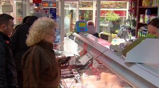 Atenţie la cumpărături! Inspectorii ANPC au găsit brânză fără strop de lapte, dar cu etichetă de feta