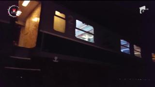 O maşină a fost acroşată din spate de un tren personal, după ce şoferul nu a oprit la trecerea cu calea ferată, în Teleorman