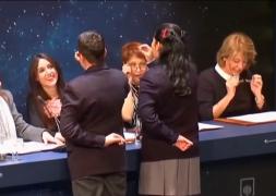 Sute de spanioli au petrecut în stradă după extragerea numerelor câştigăroare de la Loteria de Crăciun