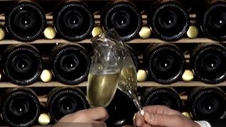 Povestea vinului spumant românesc. Circa trei milioane de sticle se deschid la sfârşit de an