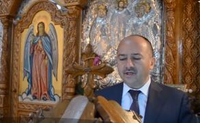 Parlamentarii au plecat la colindat. Unii aleşi au cântat chiar pe holurile Parlamentului, alţii la Biserică