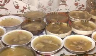 Piftie ca la mama acasă! O gospodină din Vâlcea ştie cea mai bună reţetă de piftie de găină