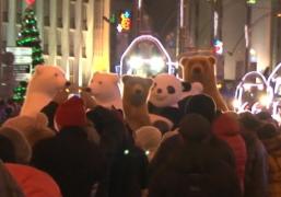 Paradă spectaculoasă înainte de Crăciun pe străzile capitalei din Belarus