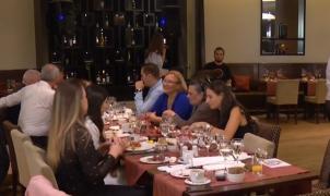 Românii, iubitori de lux chiar şi la masa de Crăciun. Au ieşit la restaurante scumpe, unde au gătit chefi cu renume