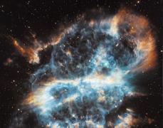 Imagine spectaculoasă surprinsă în spațiu. Arată precum un ornament colorat, specific sărbătorilor de iarnă